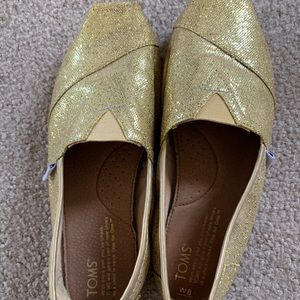 Gold sequin women’s Tom’s size 8